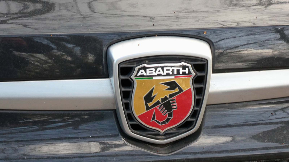 Abarth машина значок