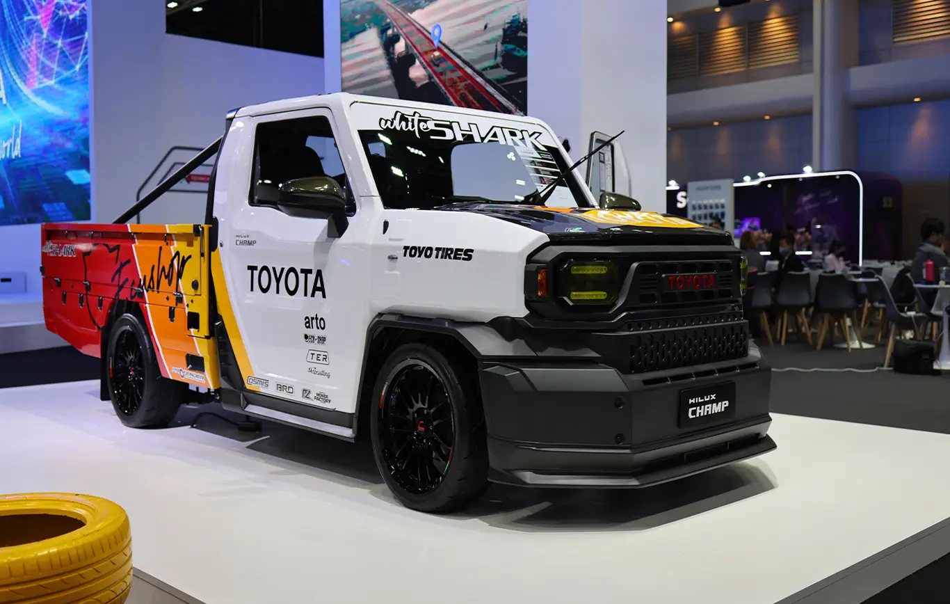 Универсальный пикап Toyota Hilux Champ показали в Таиланде