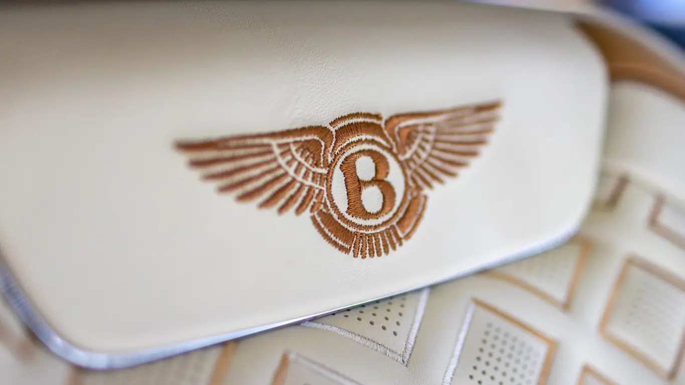 Bentley меняет логотип